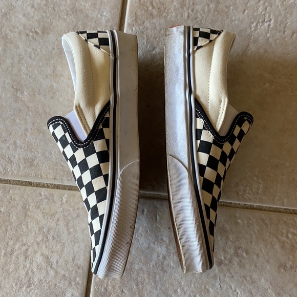 Classic checkered vans. Only worn a few times. Great condition - Picture 2 of 3